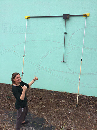 A mural artist uses the drawing robot Botsy for an outdoor wall lettering. This robotic tool scales up, transfers images and big lettering on exterior walls. The lettering is drawn fast. In Particular, there is no need for a projector, punched paper.